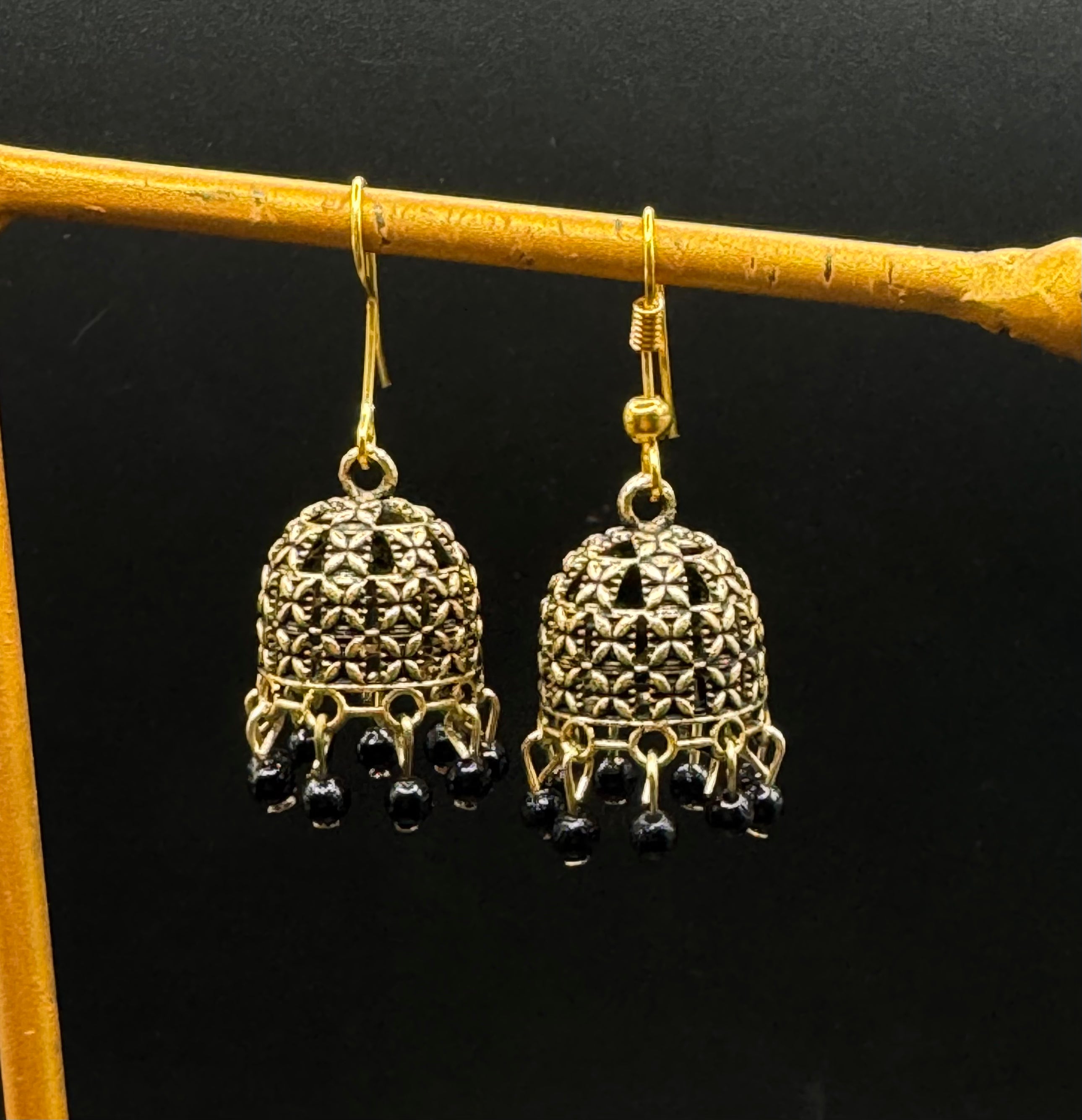 Saba-e-shahi Jhumkay